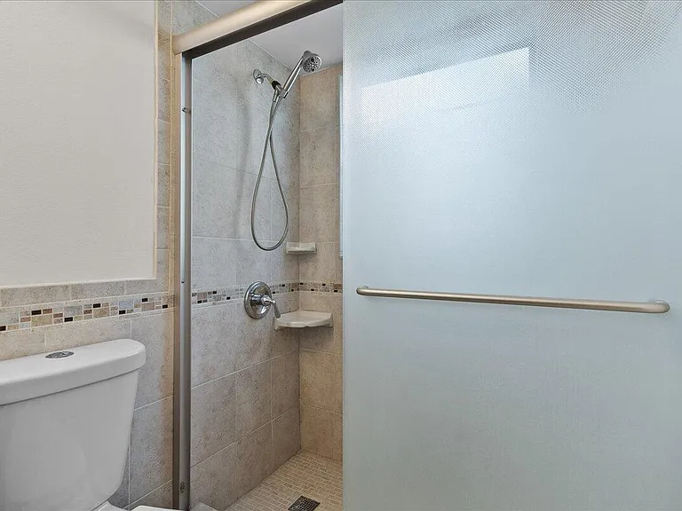 142 Kent St #I — Photo 16