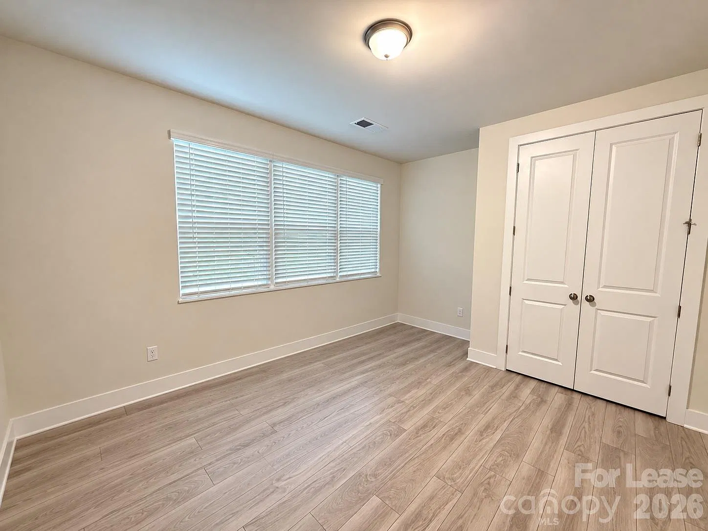 4 bed, 3.5 bath, 2305 sqft, $2,750 — Photo 4
