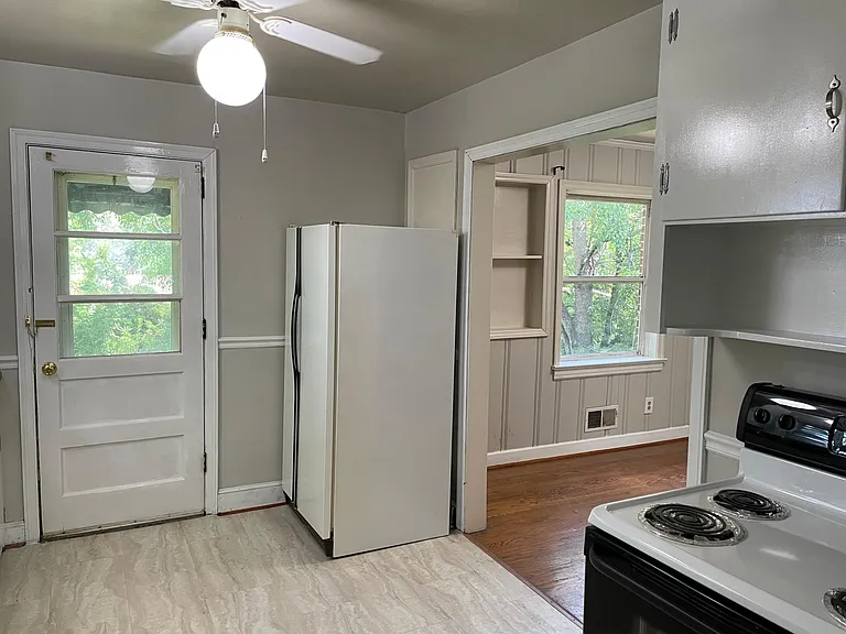 2253 Memorial Ave SW — Photo 7