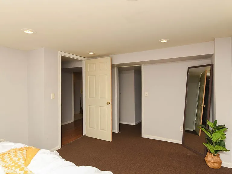 1358 W Barry Ave #W2 — Photo 12