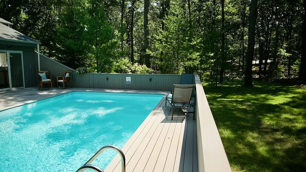 Modern East Hampton home, in-ground pool — Photo 2