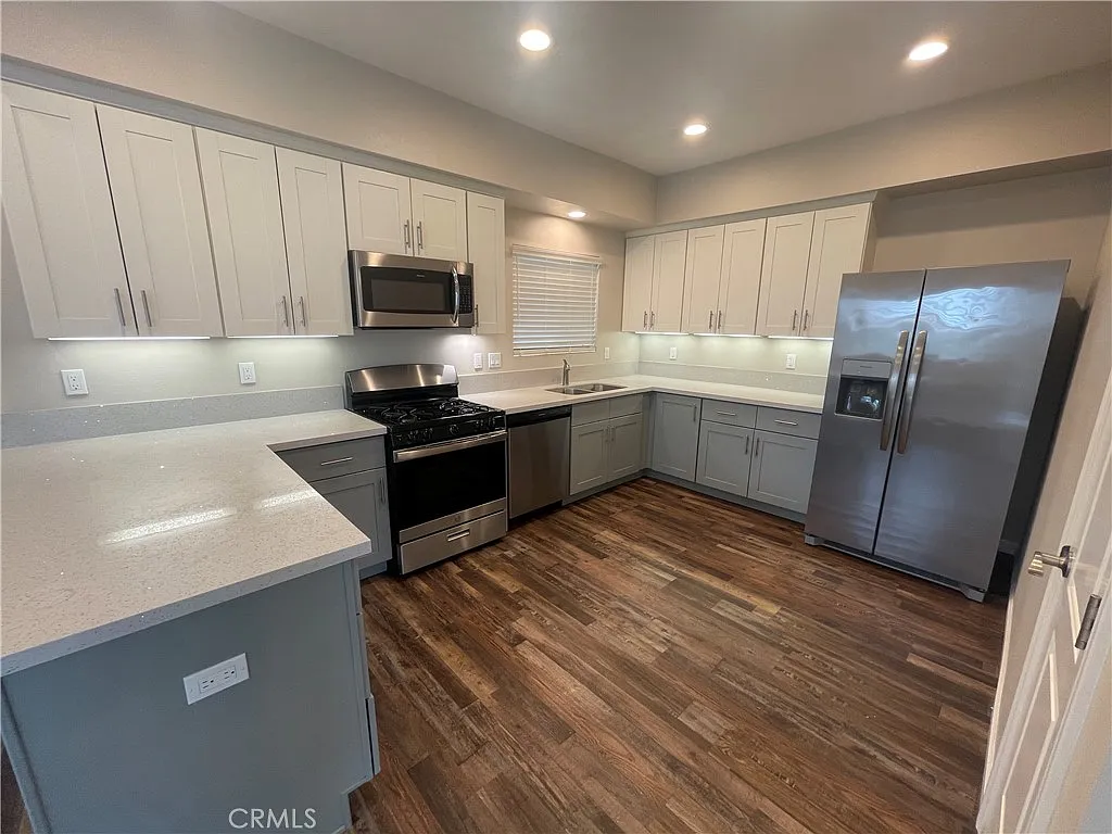 4 bed, 2.5 bath, 1600 sqft, $2,995 — Photo 3