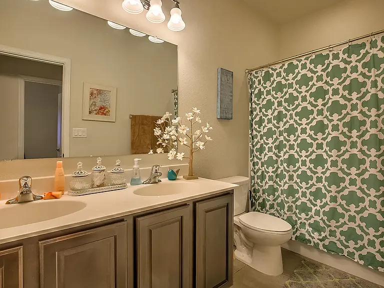 613 Palo Alto Dr NE — Photo 3