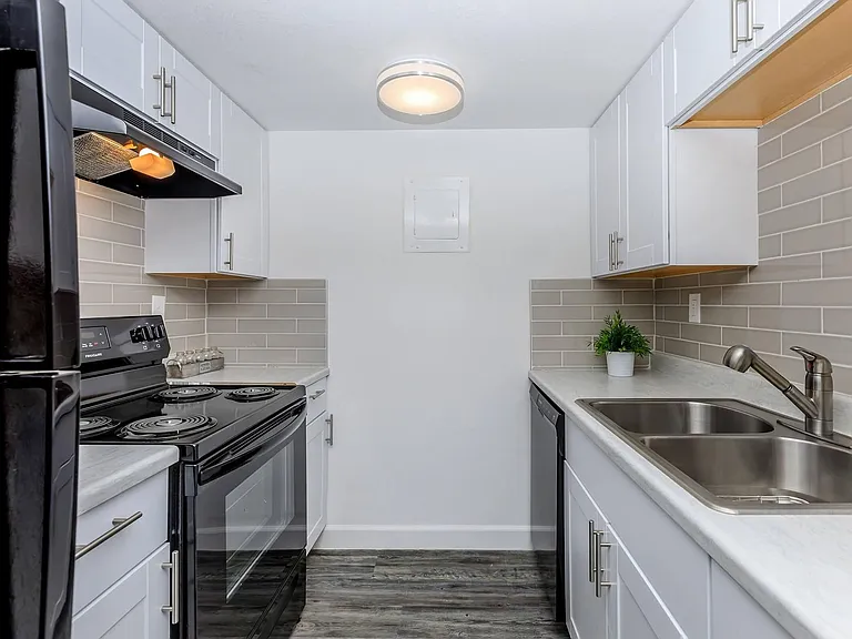 Palisade Park Aparments — Photo 37