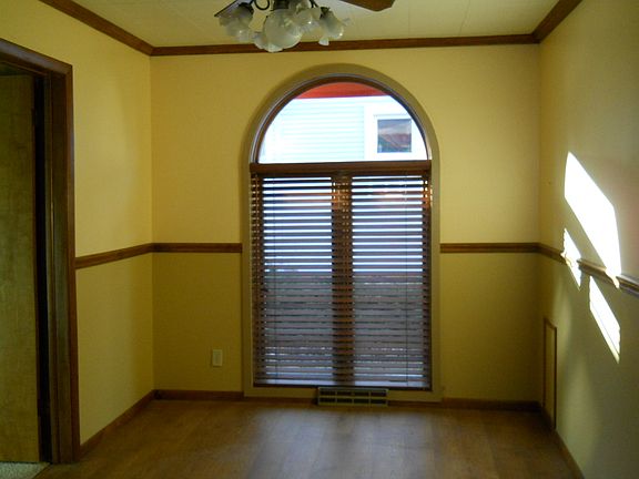 2nd image of 613 E 9th St