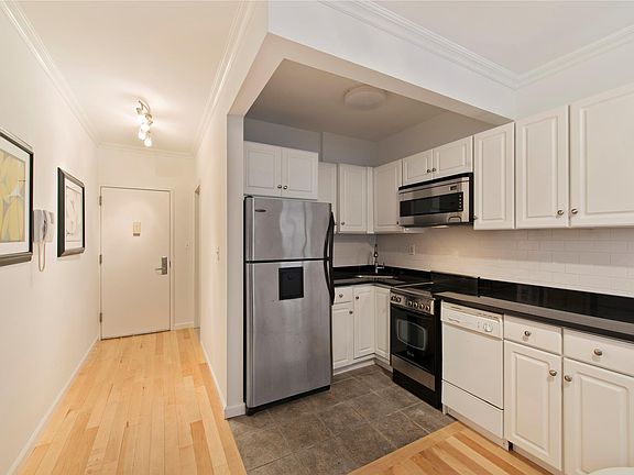 3rd image of 220 W 111th St APT 1B
