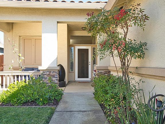 3rd image of 541 Tarrant Ct