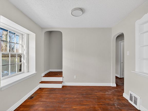 2nd image of 6713 Kenwood Dr
