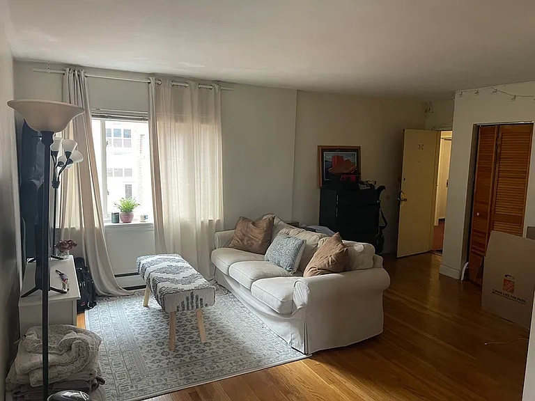 2016 Commonwealth Ave #3C — Photo 2