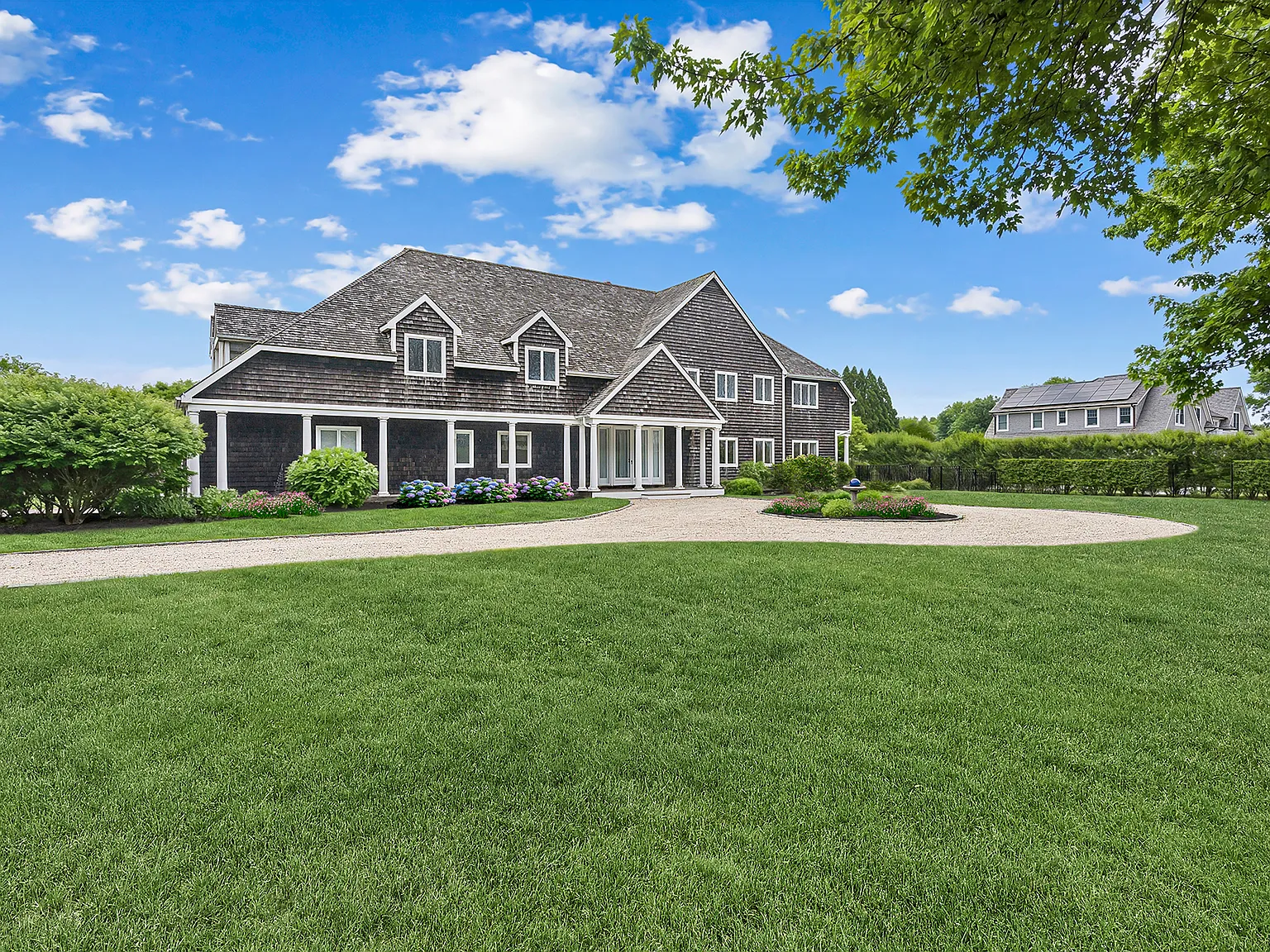 Summer Rental In Southampton Estate Section With Tennis — Photo 4
