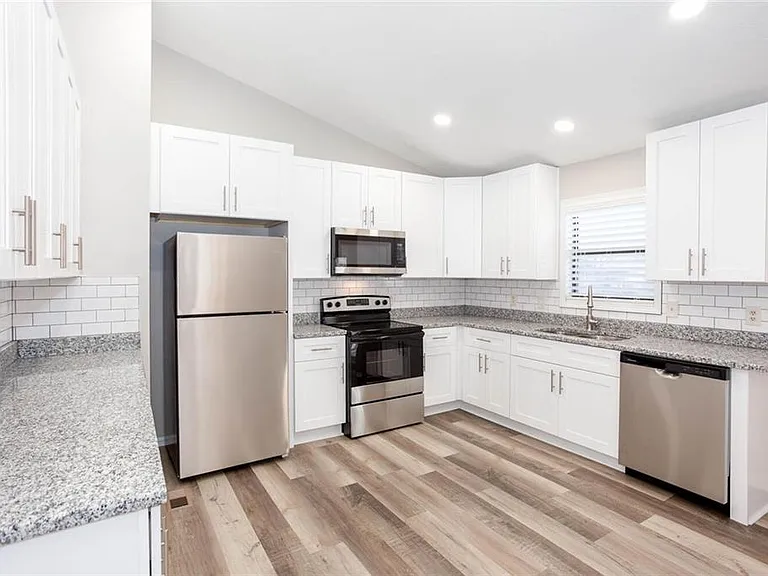 4049 Leicester Dr NE — Photo 10