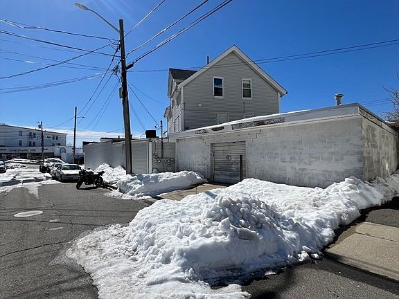 4th image of 1768 Pleasant St