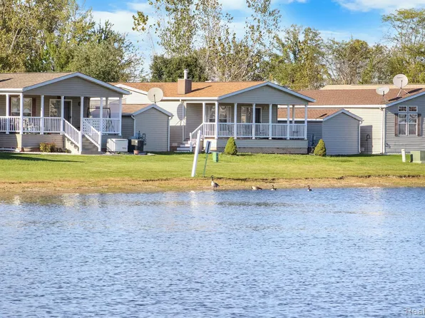 29087 Meadow Ln, Gibraltar, MI 48173