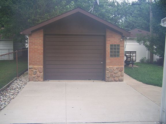 4th image of 4915 Lincoln Blvd