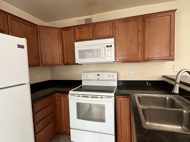 9325 W Desert Inn Rd #271 — Photo 5