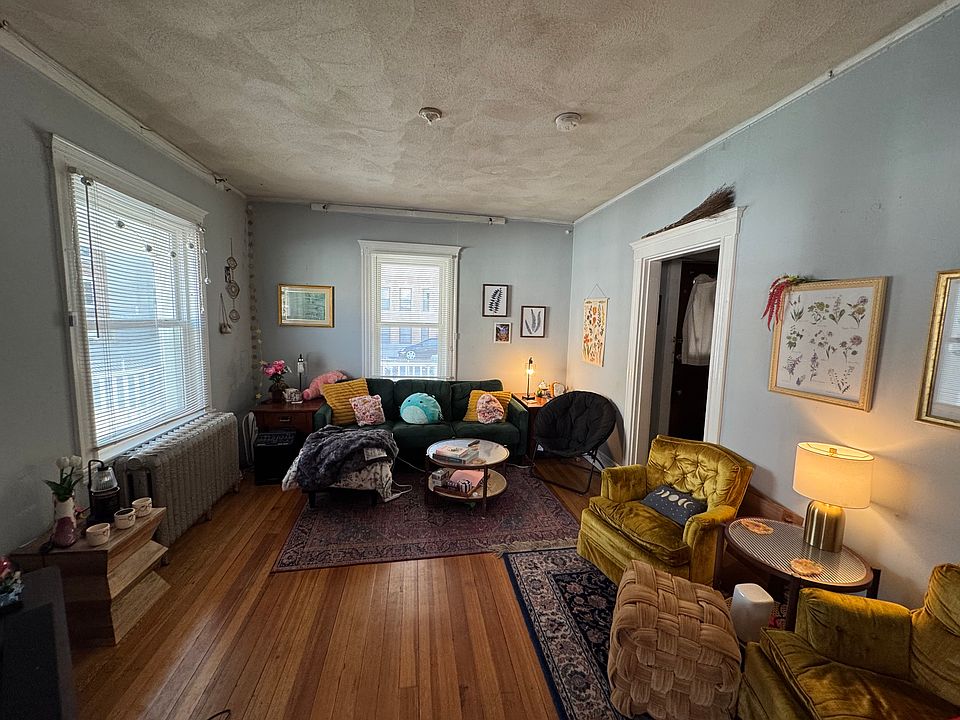 1st image of 208 Kelton St #1