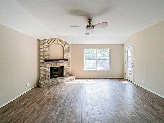 2nd image of 2711 Glenwood Trl