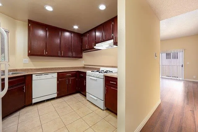 1365 Newport Ave #202 — Photo 1