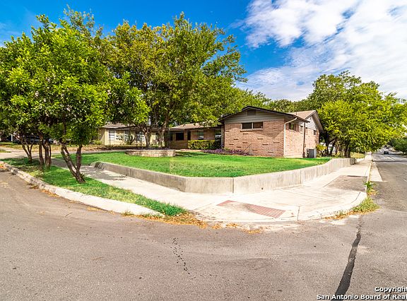 3rd image of 703 Wayside Dr