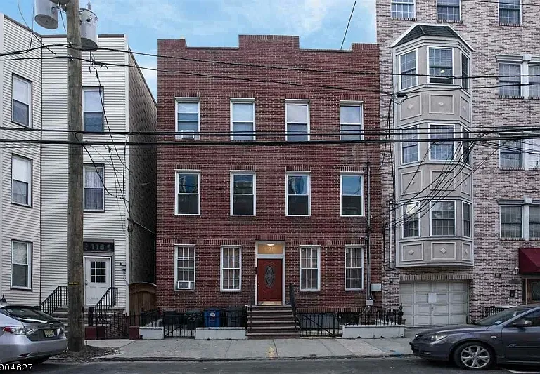 120 Monroe St #3R — Photo 1