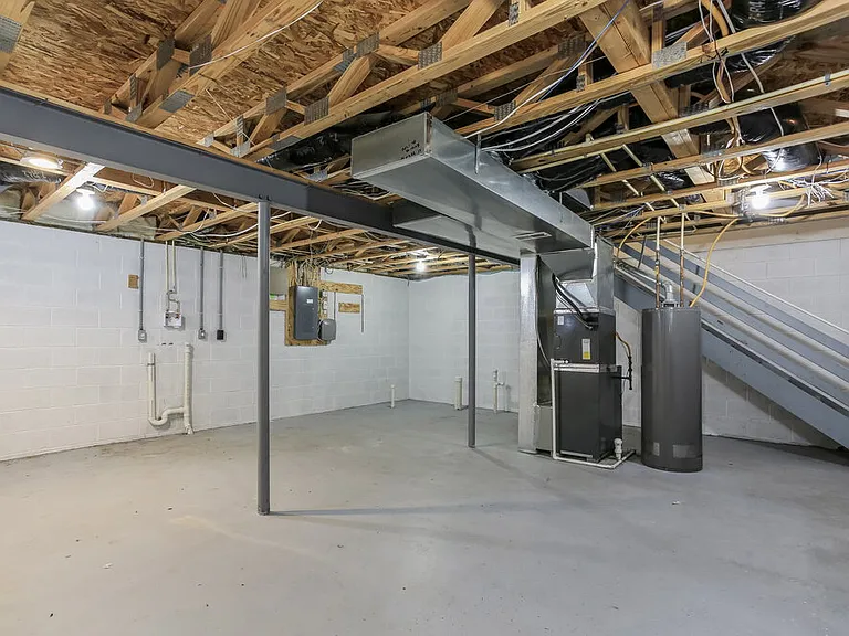 5525 Boucher Dr — Photo 16
