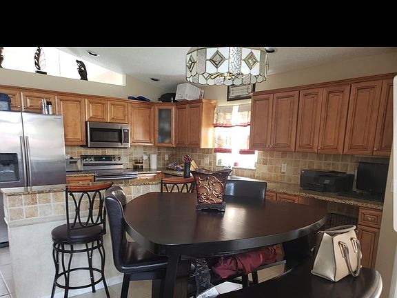 3rd image of 128 Woodlake Cir