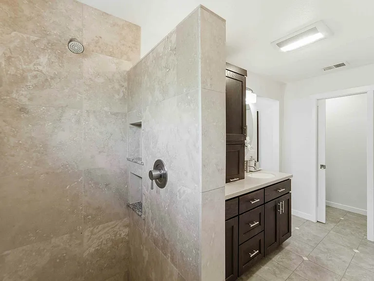 313 N Milton Ave — Photo 32