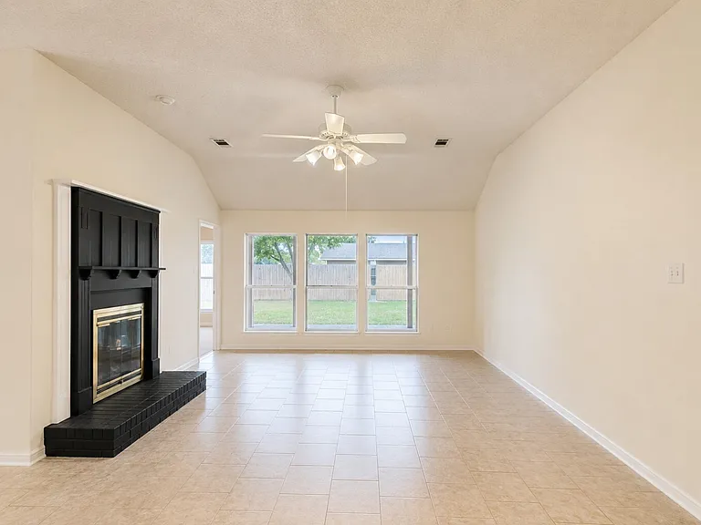2737 Windswept Ln — Photo 3