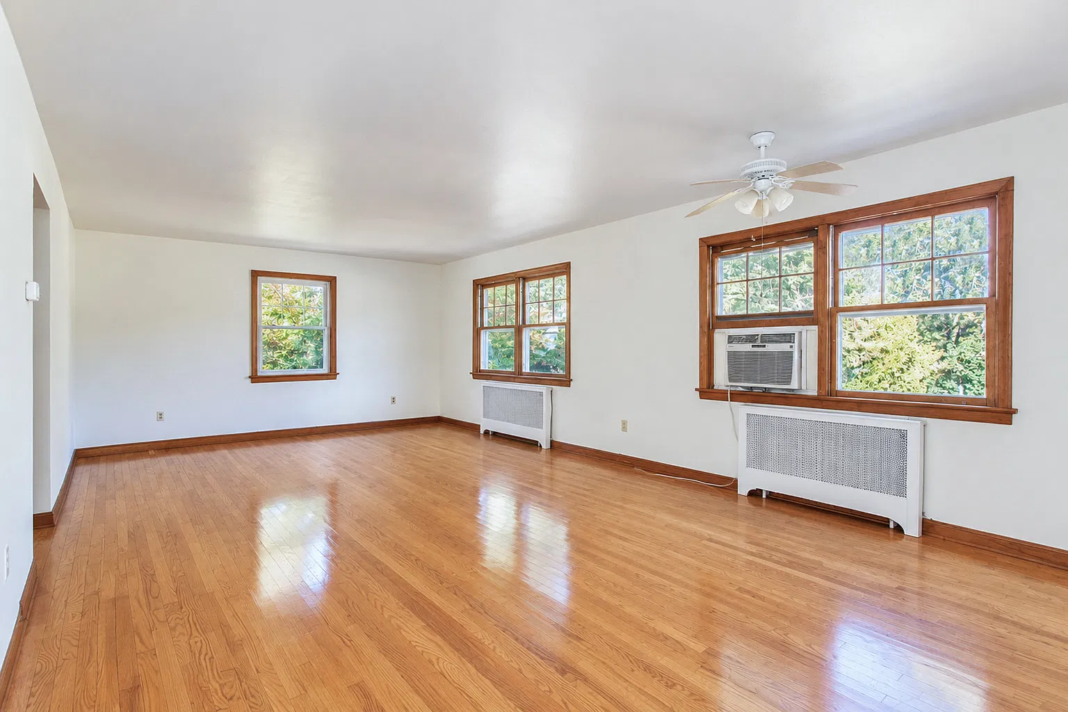 1 bed, $2,100 — Photo 4