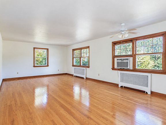 4th image of 340 Saddle River Rd Floor 2