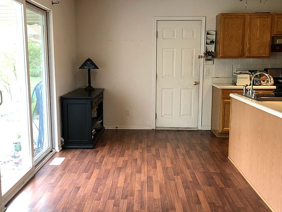 5th image of 1490 Livingston Dr