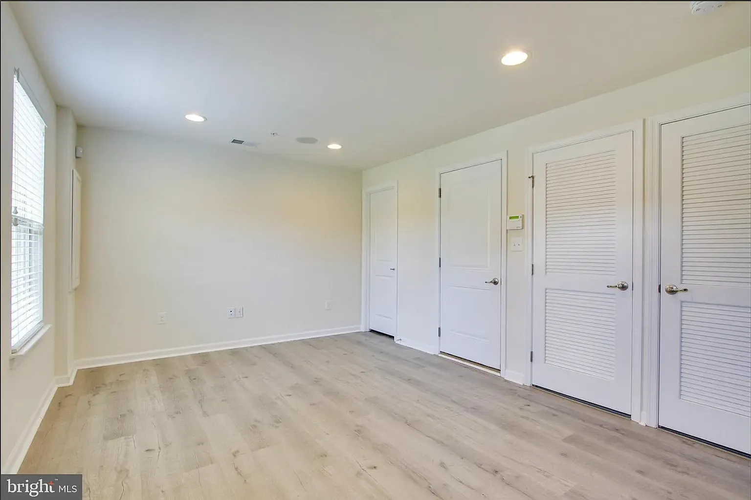 3 bed, 3.5 bath, 2112 sqft, $3,000 — Photo 4