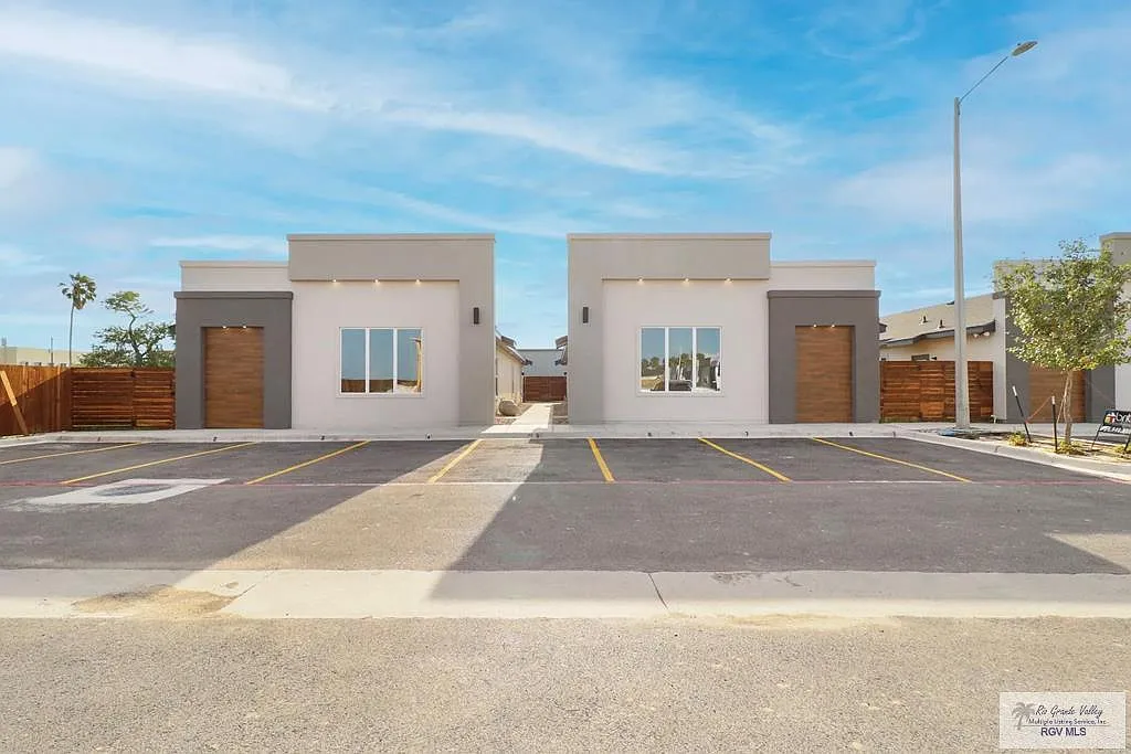 3 bed, 2.0 bath, 1066 sqft, $1,250 — Photo 1