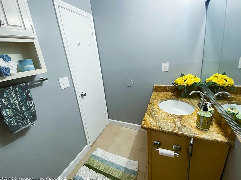 313 Tulip Ln — Photo 18