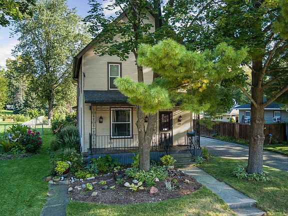 4th image of 145 Dewey St