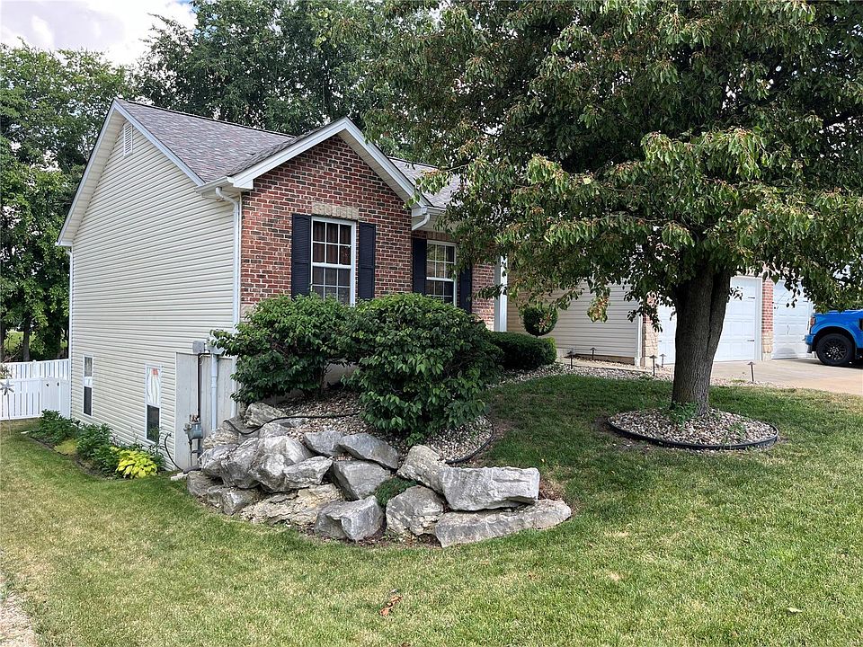 1st image of 10 Sheffield Dr