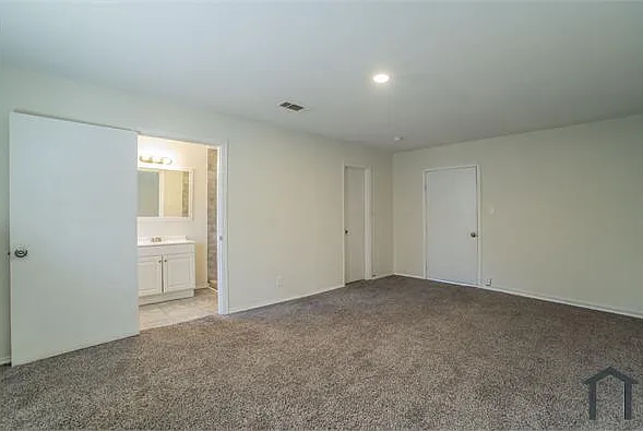 6029 Wormar Ave — Photo 13