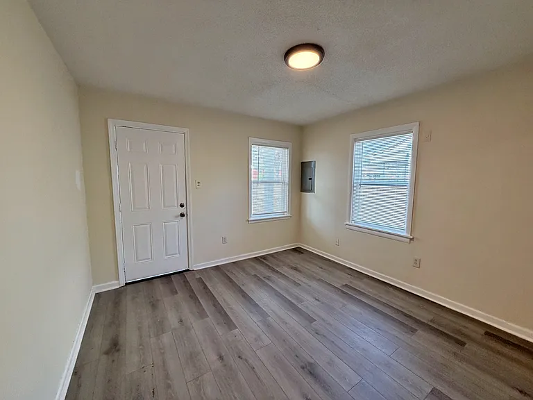 684 Lipford St — Photo 2