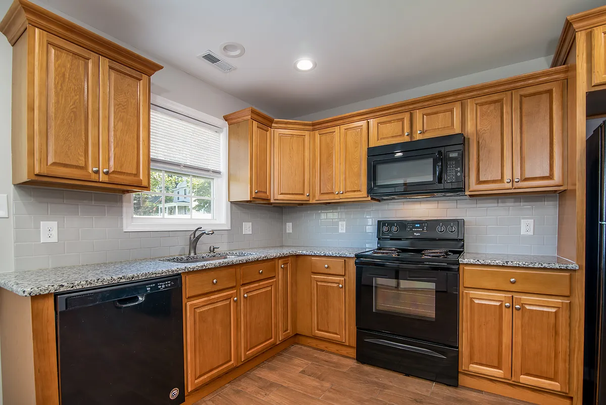 Building Photo - 103 Williams St #3