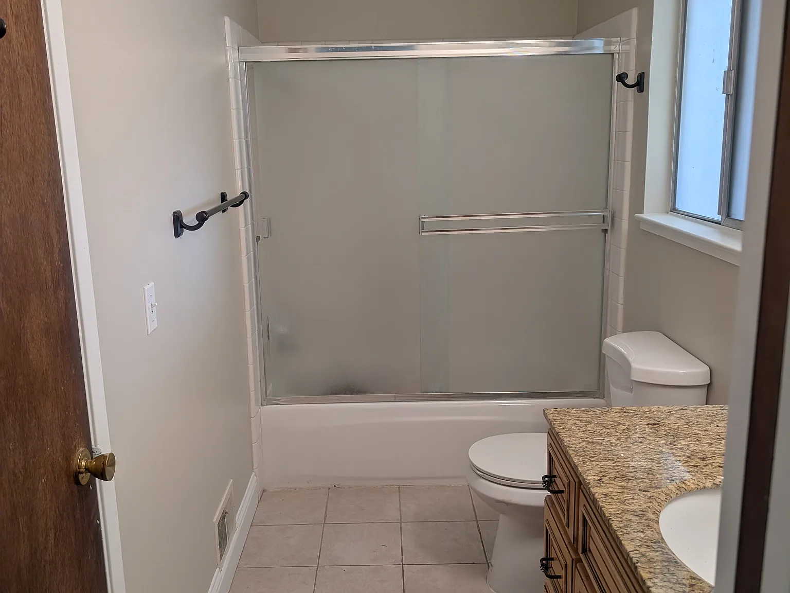 3 bed, 1382 sqft, $3,850 — Photo 4