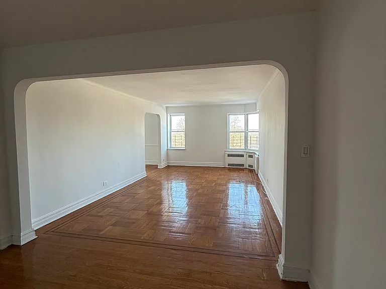 650 Victory Blvd #3 — Photo 1