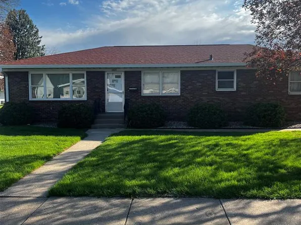 2405 Hickory Grove Rd, Davenport, IA 52804