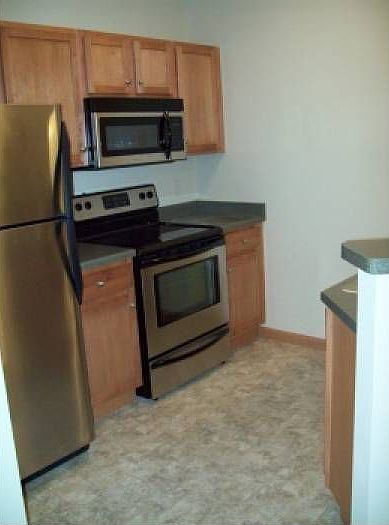 Kitchen with stainless ap