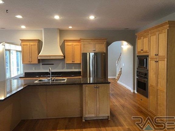 2nd image of 5221 S Sweetbriar Ct