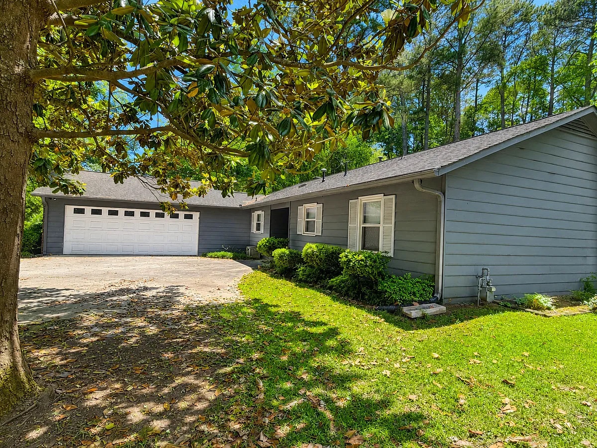Building Photo - 205 Fairfield Dr