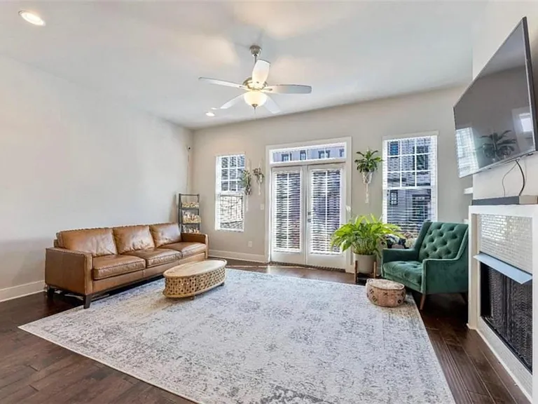734 Taylor Ct NE — Photo 10