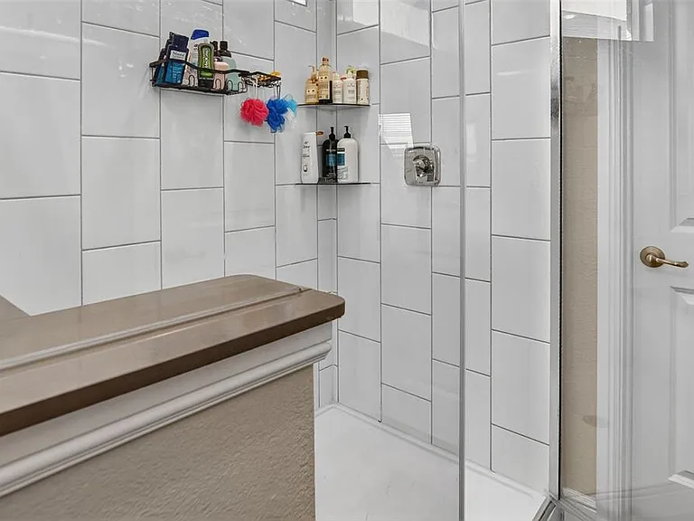 15536 Halstead Ln — Photo 20