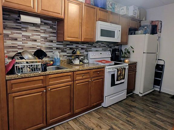 4th image of 1222 Schlager St Unit 1