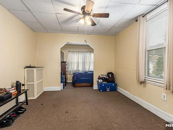 3rd image of 567 Fern Ave