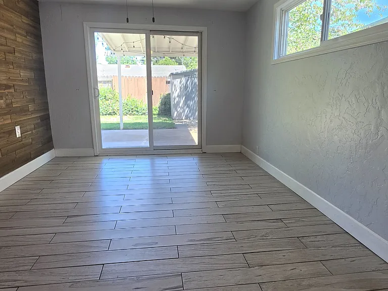 888 Glenn St — Photo 12